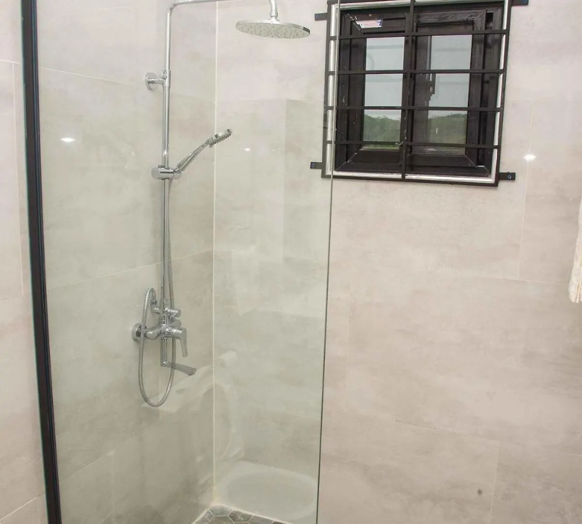 Oricha Villa- Stylish 2-Bedroom Retreat With Ac & Pool Access Ocho Rios Villa