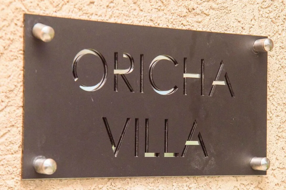 Oricha Villa- Stylish 2-Bedroom Retreat With Ac & Pool Access Ocho Rios 0*,