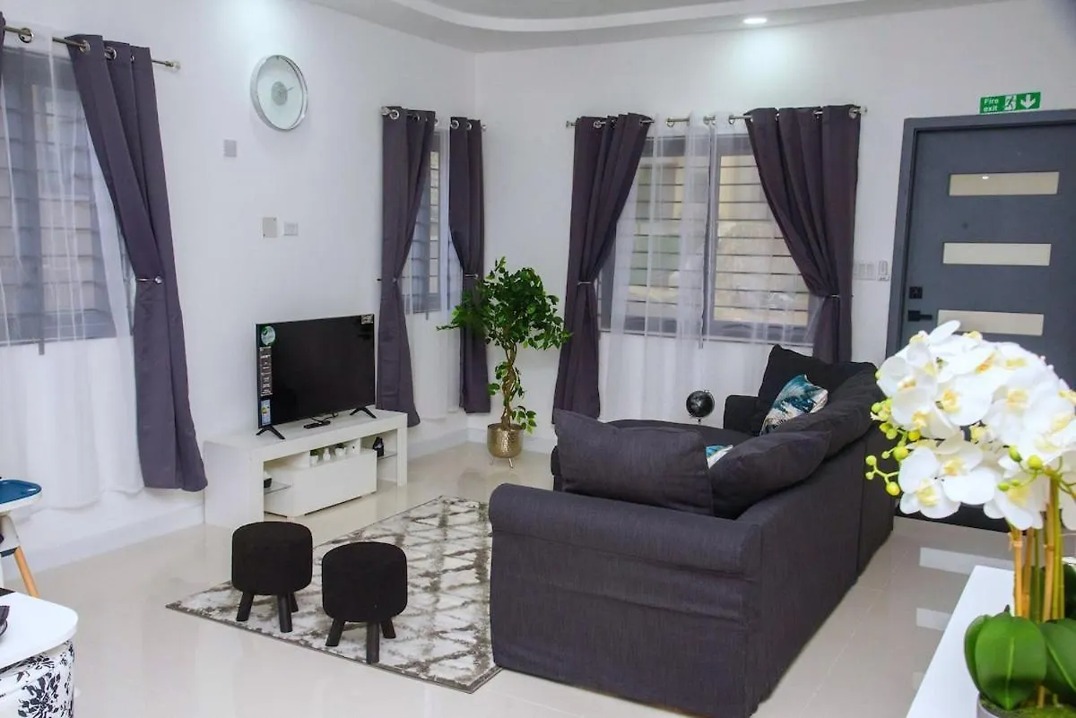 Oricha Villa- Stylish 2-Bedroom Retreat With Ac & Pool Access Ocho Rios Villa