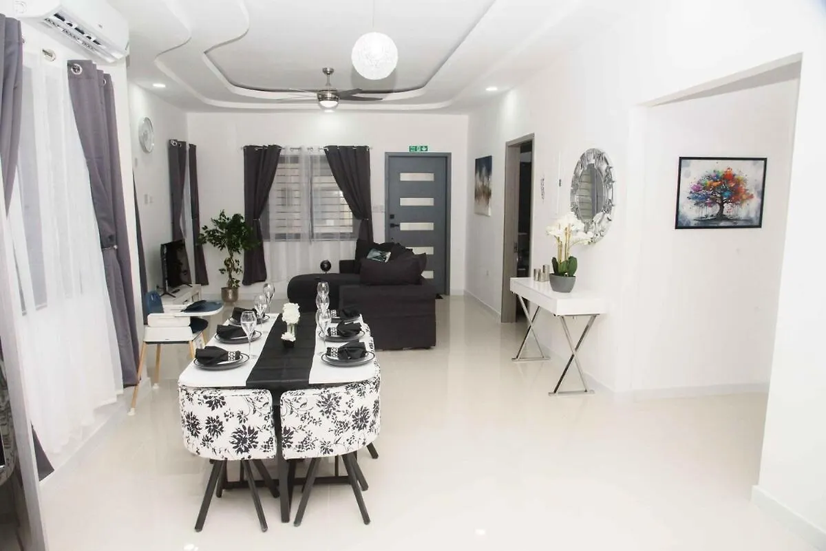 Oricha Villa- Stylish 2-Bedroom Retreat With Ac & Pool Access Ocho Rios Villa