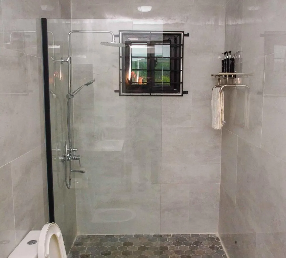 Oricha Villa- Stylish 2-Bedroom Retreat With Ac & Pool Access Ocho Rios 0*,  Jamaica