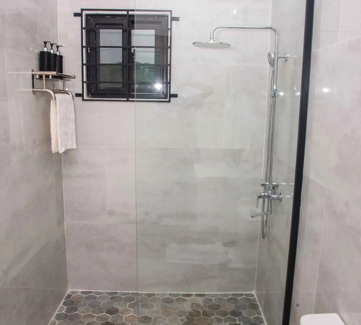 Oricha Villa- Stylish 2-Bedroom Retreat With Ac & Pool Access Ocho Rios
